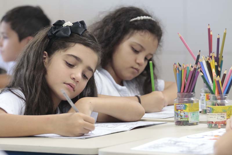 
        
            Livro para colorir do DIÁRIO cativa estudantes
        
    