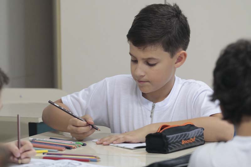 
        
            Livro para colorir do DIÁRIO cativa estudantes
        
    