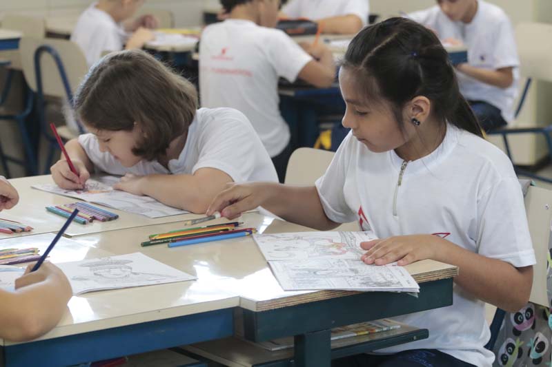 
        
            Livro para colorir do DIÁRIO cativa estudantes
        
    