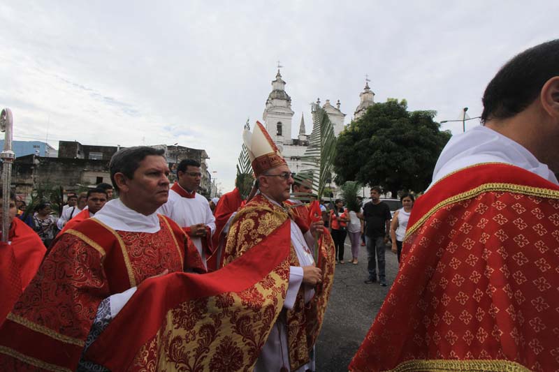 
        
            Católicos celebram o Domingo de Ramos em Belém
        
    
