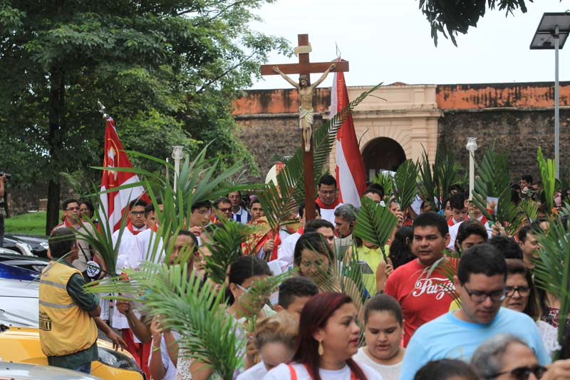
        
            Católicos celebram o Domingo de Ramos em Belém
        
    
