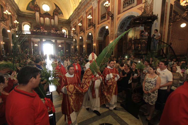 
        
            Católicos celebram o Domingo de Ramos em Belém
        
    