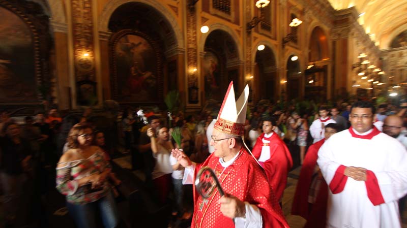 
        
            Católicos celebram o Domingo de Ramos em Belém
        
    