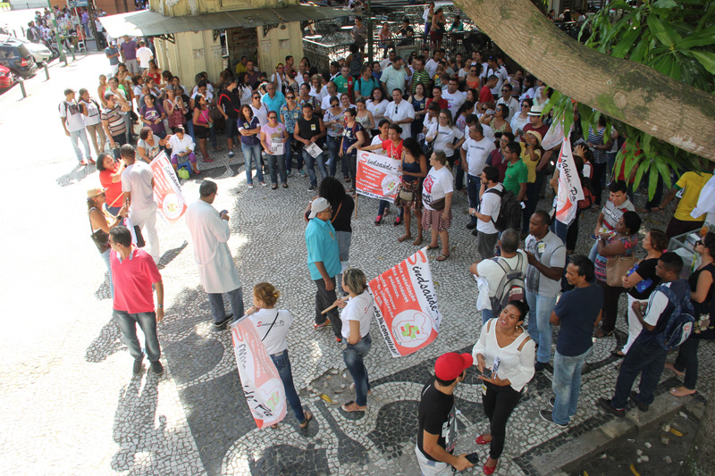 
        
            Servidores da Sespa estão em greve
        
    