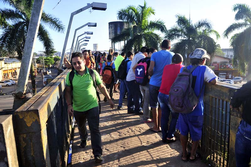
        
            Falha em sistema da Casa do Trabalhador gera protestos
        
    