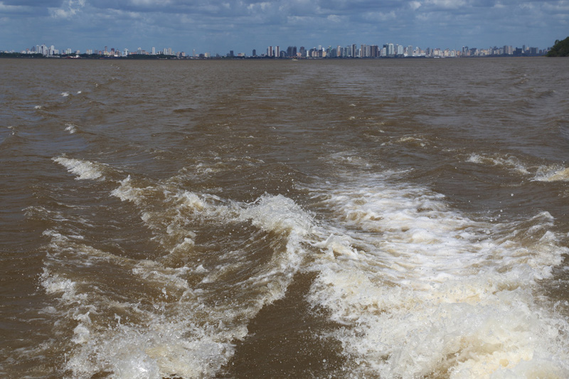 
        
            Cabos subaquáticos garantem energia para o Marajó
        
    