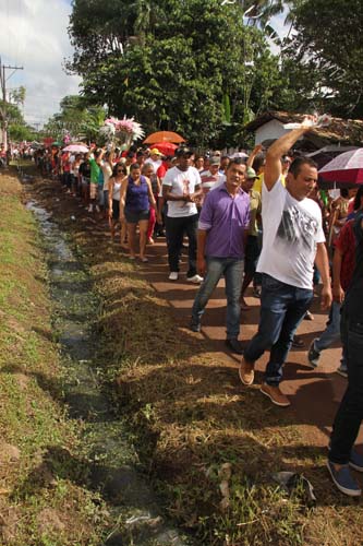 
        
            Benevides homenageia Nossa Senhora do Carmo
        
    