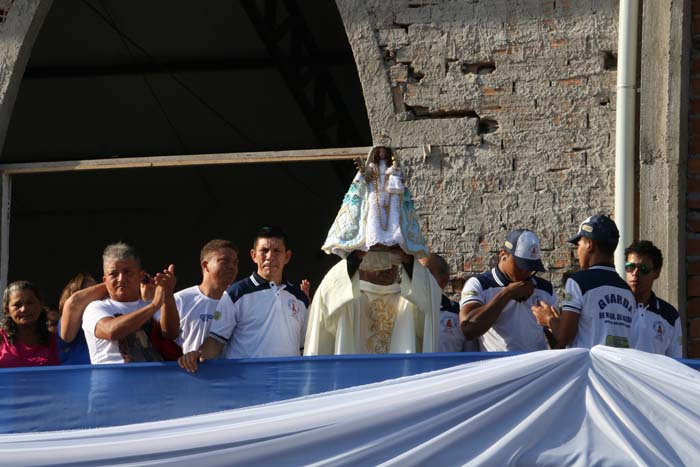 
        
            Vigia rende homenagens a Virgem de Nazaré
        
    