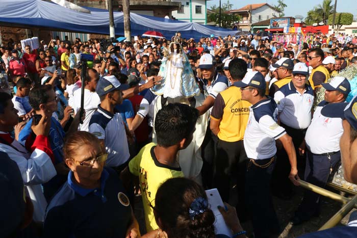 
        
            Vigia rende homenagens a Virgem de Nazaré
        
    