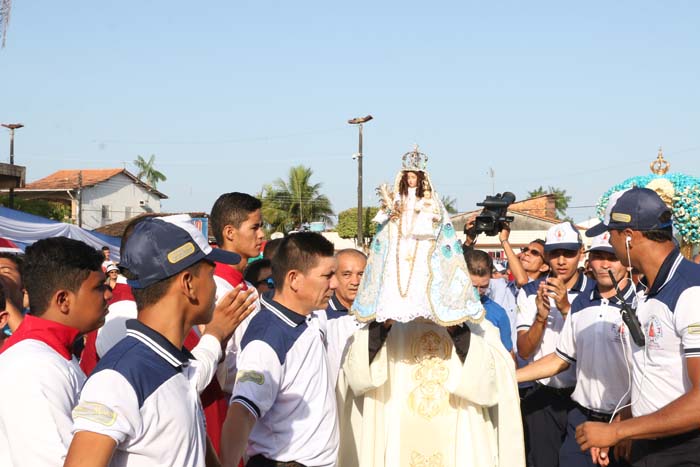 
        
            Vigia rende homenagens a Virgem de Nazaré
        
    