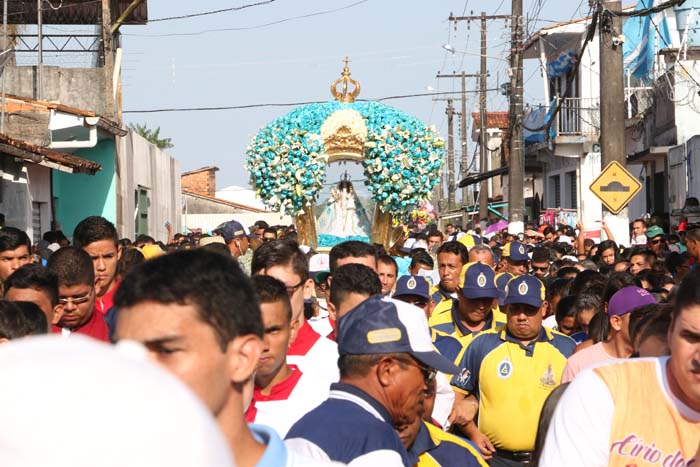 
        
            Vigia rende homenagens a Virgem de Nazaré
        
    