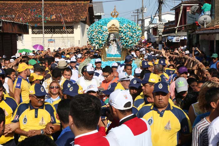 
        
            Vigia rende homenagens a Virgem de Nazaré
        
    