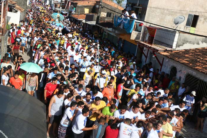 
        
            Vigia rende homenagens a Virgem de Nazaré
        
    