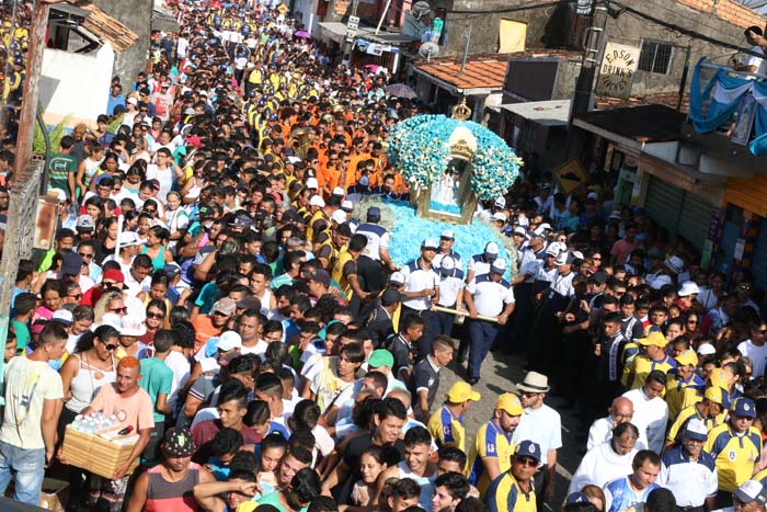 
        
            Vigia rende homenagens a Virgem de Nazaré
        
    