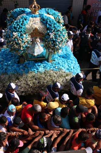 
        
            Vigia rende homenagens a Virgem de Nazaré
        
    