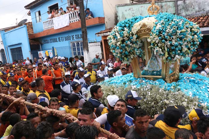 
        
            Vigia rende homenagens a Virgem de Nazaré
        
    