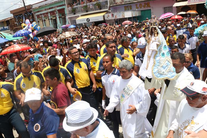 
        
            Vigia rende homenagens a Virgem de Nazaré
        
    