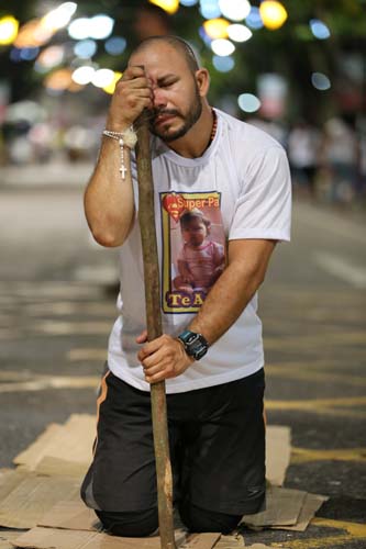 
        
            Fé e devoção no amor à Virgem de Nazaré
        
    