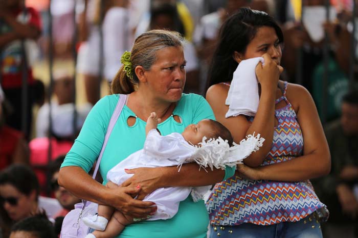
        
            Fé e devoção no amor à Virgem de Nazaré
        
    