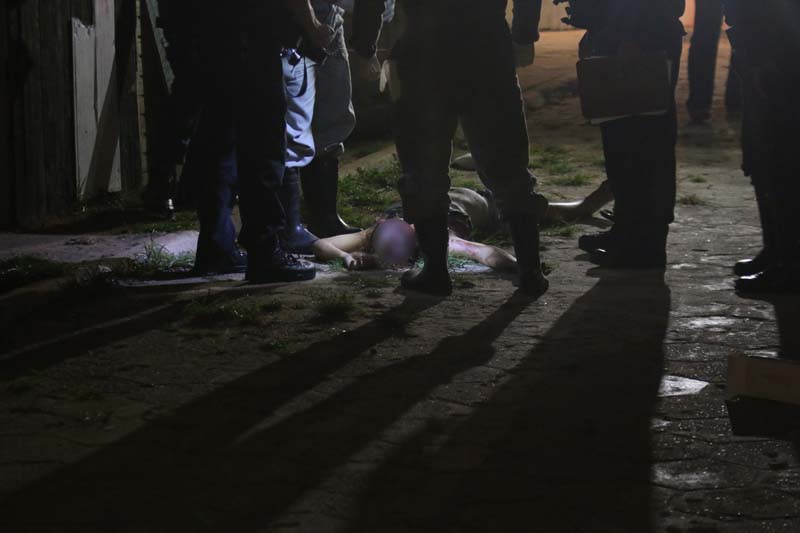 
        
            Desconhecida é brutalmente assassinada
        
    