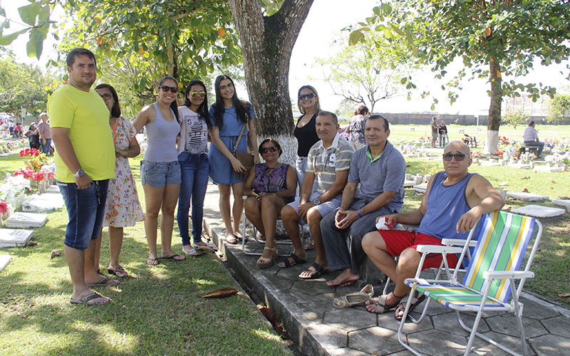 
        
             Movimentação nos cemitérios pelo Dia de Finados
        
    