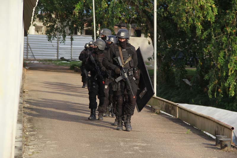 
        
            Policiais treinam em simulação de ataque pirata
        
    