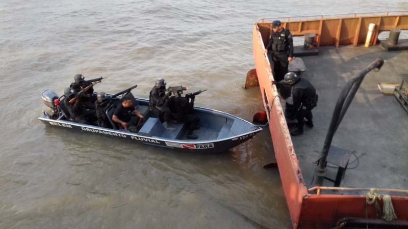 
        
            Policiais treinam em simulação de ataque pirata
        
    