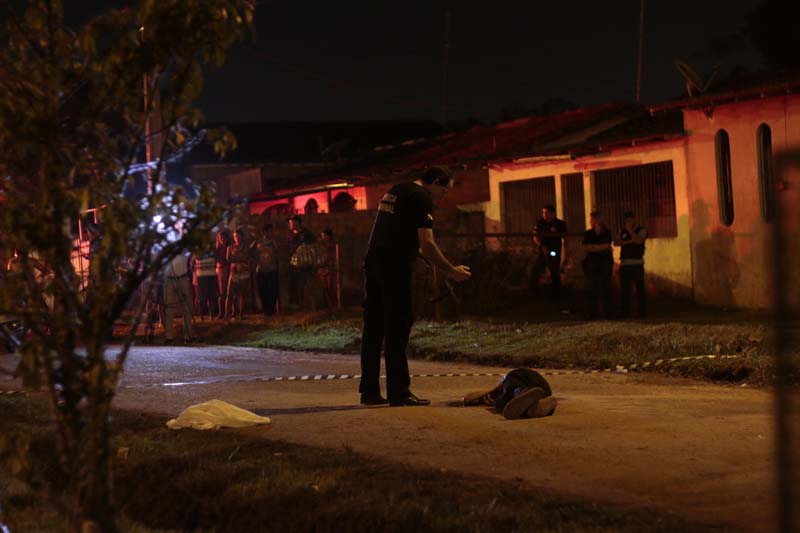 
        
            Ex-PM morador de rua é morto a tiros em Marituba
        
    