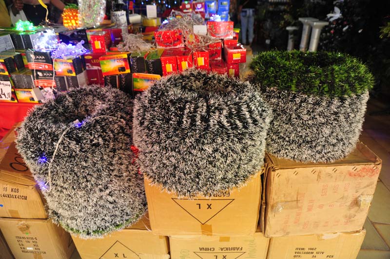 
        
             Luzes de Natal devem aliar economia e segurança
        
    