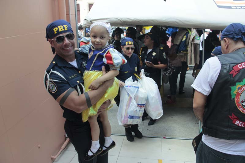 
        
             Projeto Policiais Contra o Câncer Infantil faz a alegria de crianças na AVAO
        
    