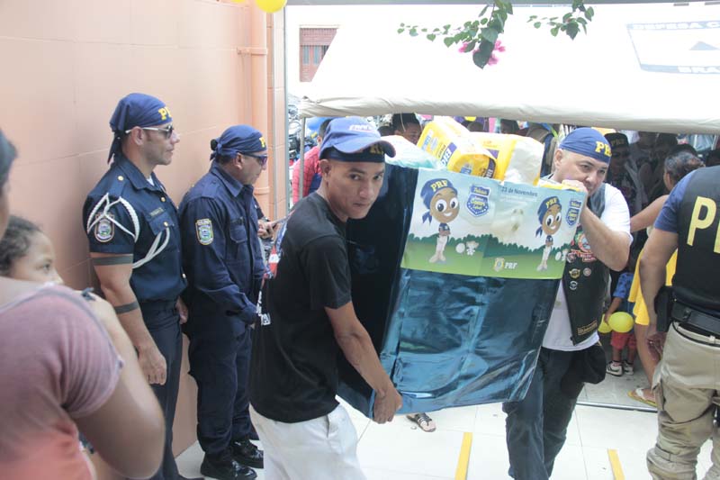 
        
             Projeto Policiais Contra o Câncer Infantil faz a alegria de crianças na AVAO
        
    