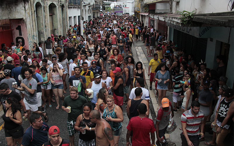 
        
            Blocos de rua agitam foliões na Cidade Velha, em Belém
        
    
