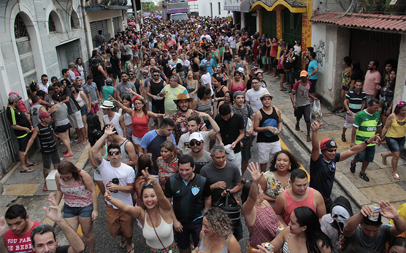 
        
            Blocos de rua agitam foliões na Cidade Velha, em Belém
        
    