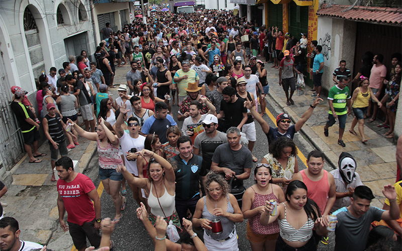 
        
            Blocos de rua agitam foliões na Cidade Velha, em Belém
        
    
