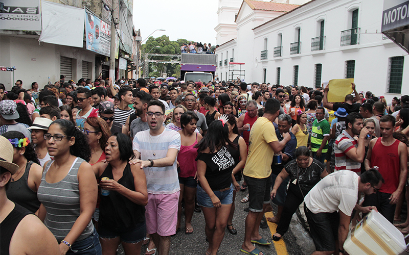 
        
            Blocos de rua agitam foliões na Cidade Velha, em Belém
        
    