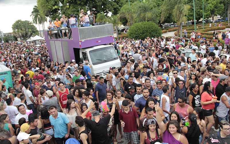 
        
            Blocos de rua agitam foliões na Cidade Velha, em Belém
        
    