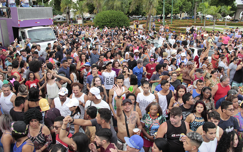 
        
            Blocos de rua agitam foliões na Cidade Velha, em Belém
        
    