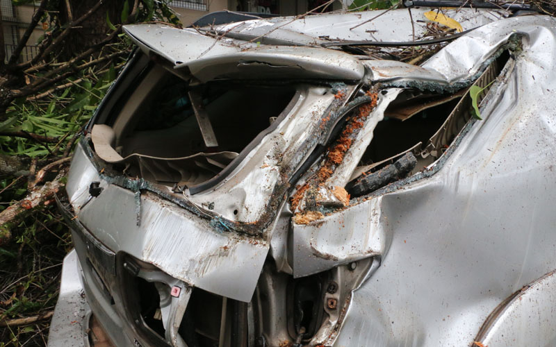 
        
            Mangueira cai e atinge 4 carros
        
    