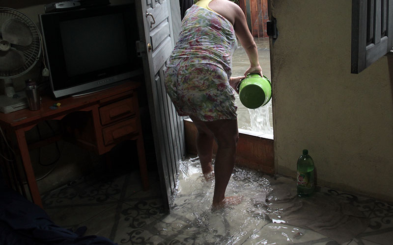 
        
            Alagamentos voltam a causar transtorno
        
    