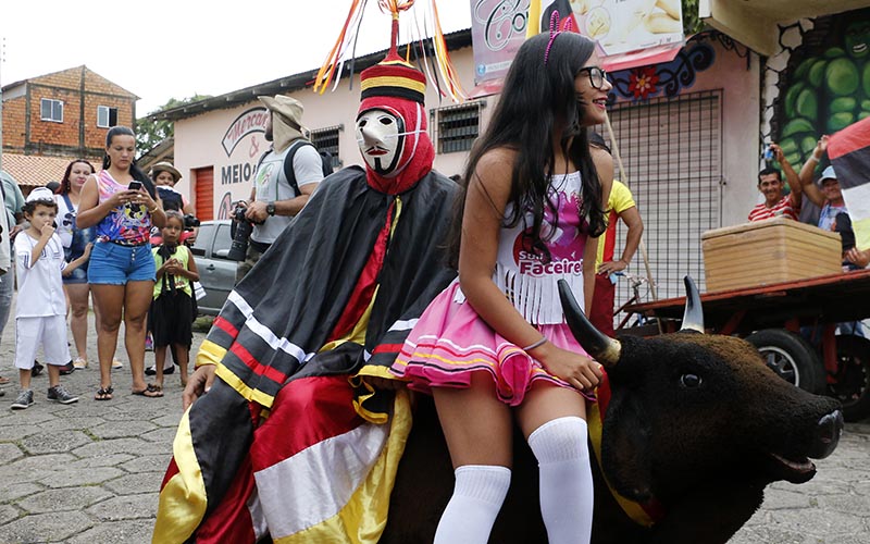 
        
            Um guia para escolher onde curtir a folia
        
    