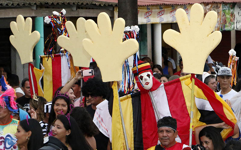 
        
            Um guia para escolher onde curtir a folia
        
    
