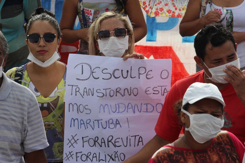 
        
            Marituba faz passeata contra permanência do aterro no local
        
    