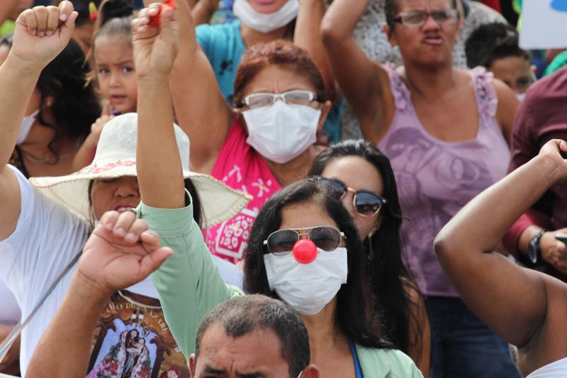 
        
            Marituba faz passeata contra permanência do aterro no local
        
    