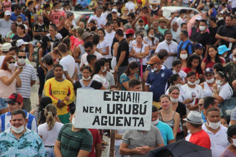 
        
            Marituba faz passeata contra permanência do aterro no local
        
    