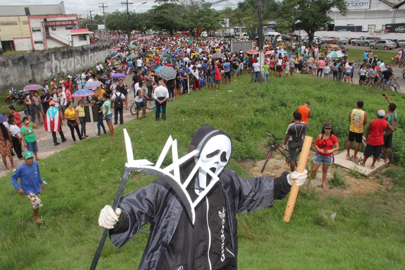 
        
            Marituba faz passeata contra permanência do aterro no local
        
    