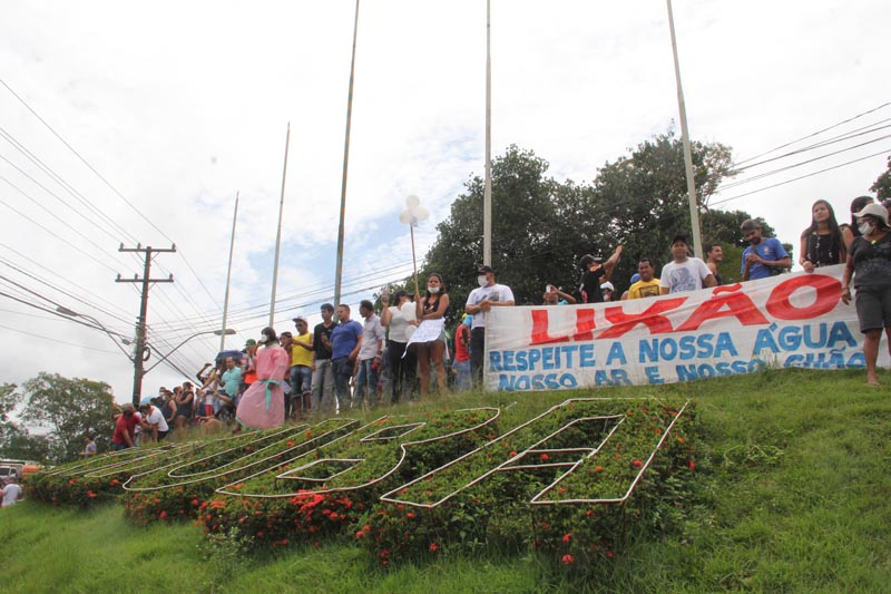 
        
            Marituba faz passeata contra permanência do aterro no local
        
    