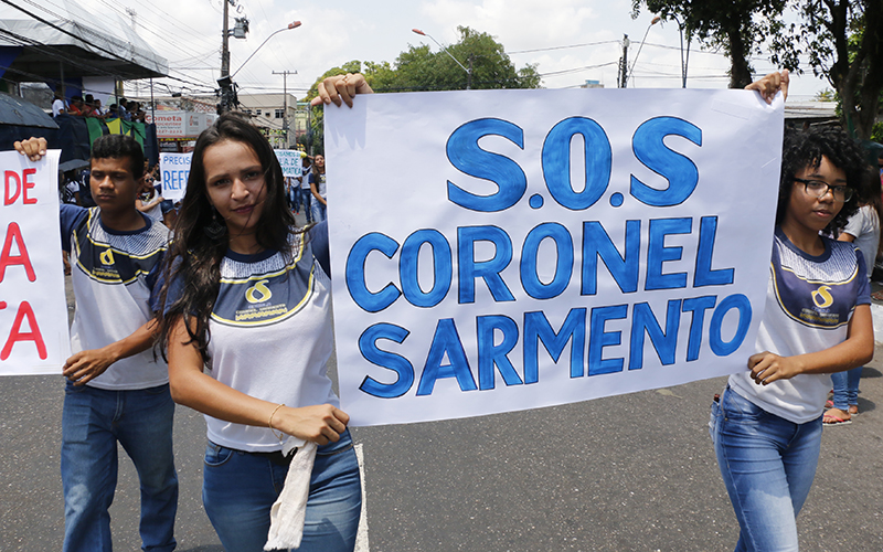
        
            Estudantes protestam durante desfile escolar em Icoaraci
        
    