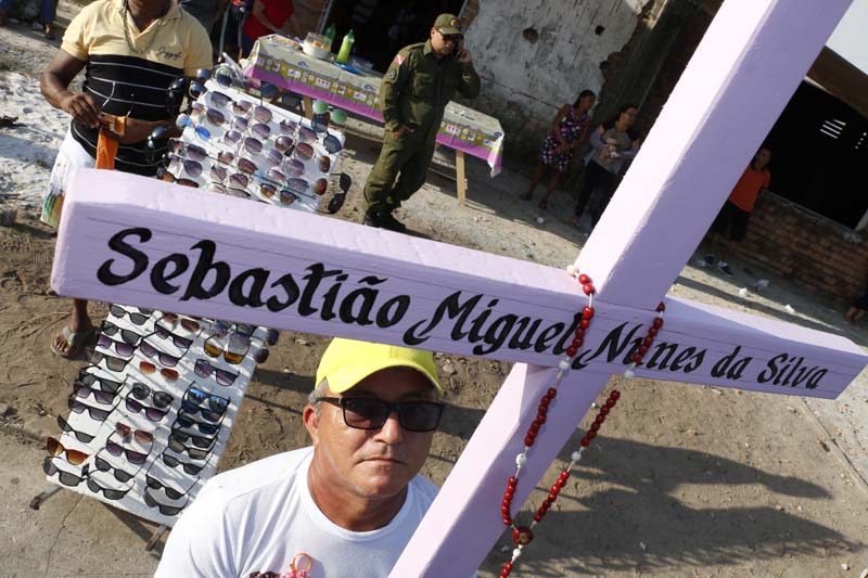 
        
            Vigia: fiéis saúdam Nossa Senhora de Nazaré
        
    
