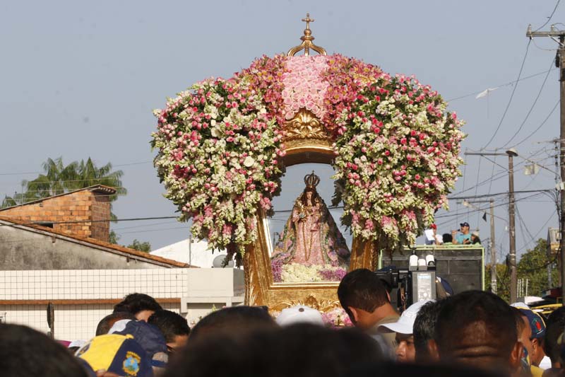 
        
            Vigia: fiéis saúdam Nossa Senhora de Nazaré
        
    