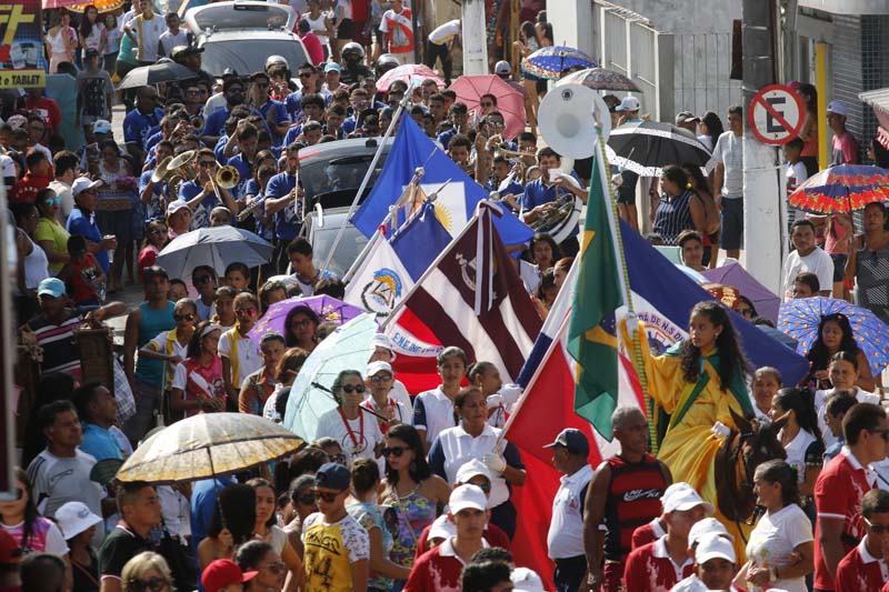 
        
            Vigia: fiéis saúdam Nossa Senhora de Nazaré
        
    